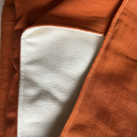 Wade in prachtig warm oranje/wit biologisch afbreekbaar hennep en katoen. Bekijk producten voor een ecologische uitvaart, (natuur)begrafenis of crematie.
